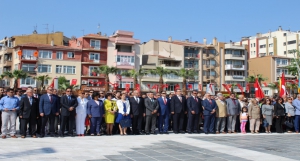 19 Mayıs Atatürkü Anma Gençlik ve Spor Bayramı Kutlamaları Çelenk Sunma Töreni ile Başladı