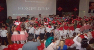 Atatürk İlkokulunun Miniklerinden Anlamlı Gösteri