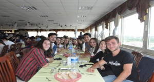 İl Milli Eğitim Müdürlüğü Öğrenciler Onuruna Yemek Düzenledi