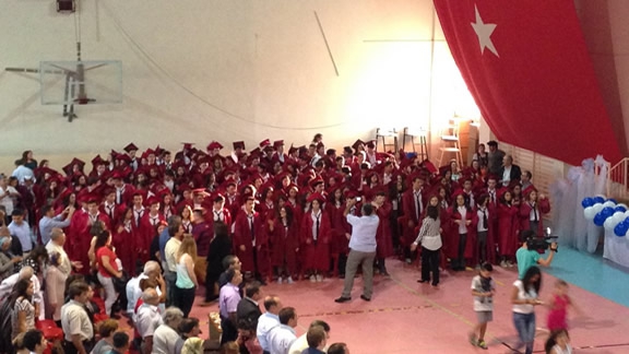 Vahit Tuna Anadolu Lisesi 12. Sınıf Öğrencilerinin Mezuniyet Sevinci