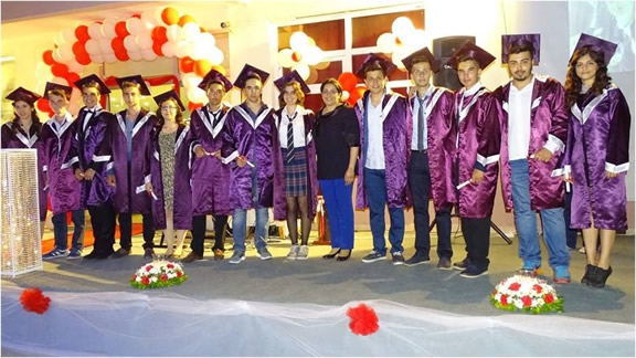 Çanakkale Anadolu Lisesi 164 Öğrencisini Umutla Bakılan Yarınlara Diyerek Uğurladı