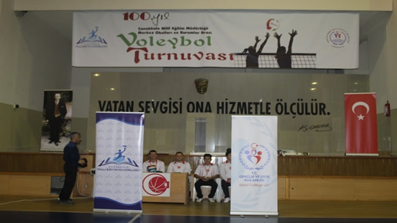 Çanakkale İl Millî Eğitim Müdürlüğü 100. Yıl Voleybol Turnuvası Açılış Maçıyla Başladı