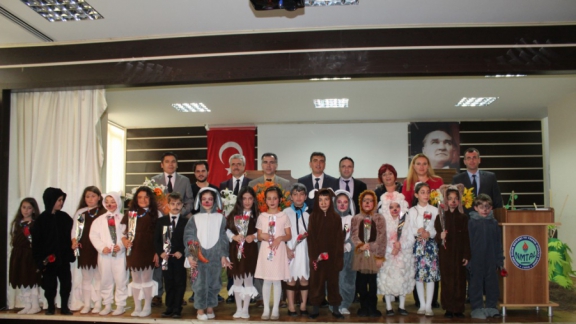 Atatürk İlkokulu Tiyatro Kulübü İnsanlar Alemi Adlı Tiyatro Oyunu  İle Sahnede
