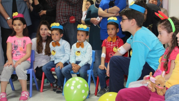 Vali Hamza Erkal, Araştırma Hastanesi Çocuk Servisini Ziyaret Etti
