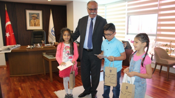 Öğrencilerden Çanakkale Belediye Başkanına Teşekkür Ziyareti