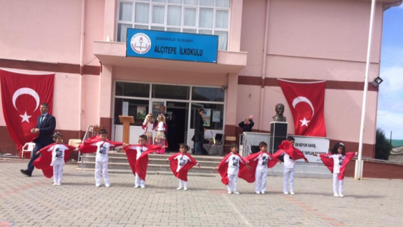 Eceabat Alçıtepe İlkokulu Öğrencileri  23 Nisan Coşkusunu Köylere Taşıdı