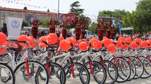 Öğrencilere sağlıklı yaşam için 230 adet bisiklet dağıtıldı