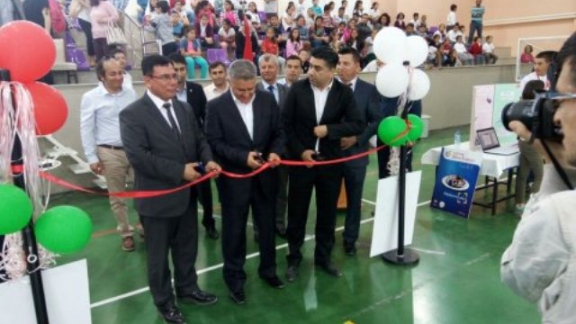 Ezine Yahyaçavuş Ortaokulu TÜBİTAK 4006 Bilim Fuarı Açıldı