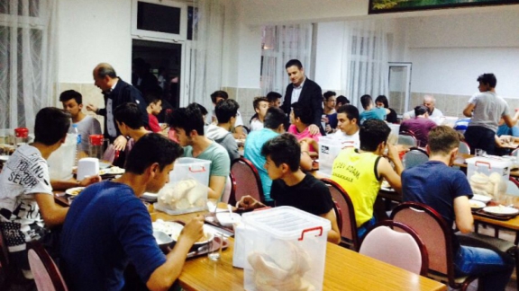 Çanakkale Anadolu Lisesi Ailesi İftar Yemeğinde Bir Araya Geldi