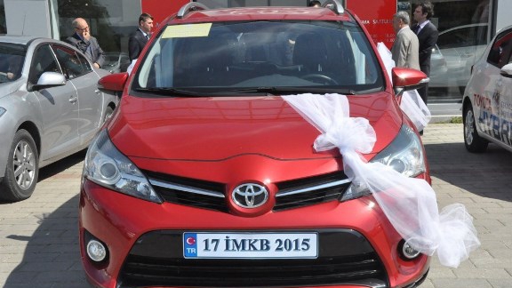 Toyota Otomotiv Sanayi Türkiye A.Ş. tarafından, Çanakkale İMKB Mesleki ve Teknik Anadolu  Lisesine otomobil hibe edildi