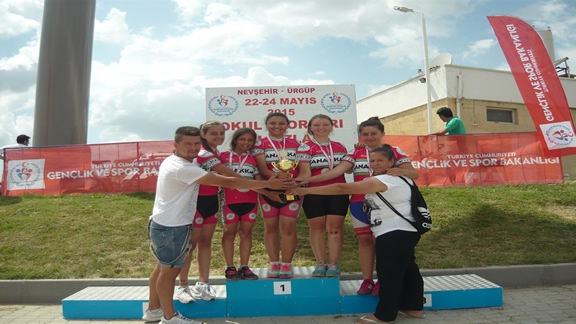 Okullar Arası Türkiye  Bisiklet Şampiyonasından Madalyalarla Döndüler