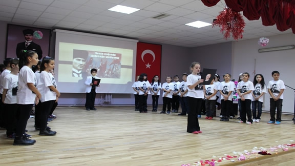 Özlem Kayalı İlkokulu Öğrencileri de Atatürkü Sevgi, Saygı ve Özlemle Andı