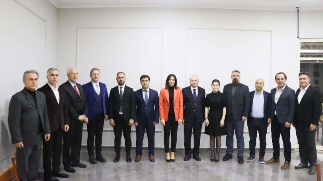 MÜDÜRLÜĞÜMÜZ KADROSUNDA İL MİLLÎ EĞİTİM MÜDÜR YARDIMCISI  OLARAK GÖREV YAPAN RECAİ KELEŞ'E EMEKLİLİĞİ DOLAYISIYLA HİZMET PLAKETİ TAKDİM EDİLDİ