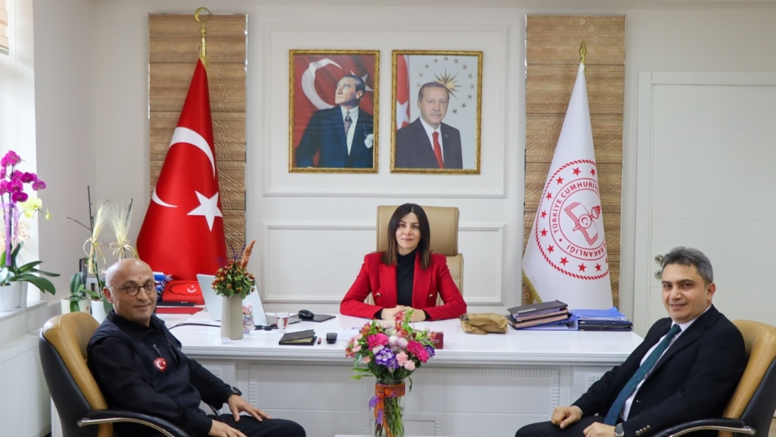 ÇANAKKALE ONSEKİZ MART ÜNİVERSİTESİ EĞİTİM FAKÜLTESİ DEKANI PROF. DR. MUZAFFER ÖZDEMİR VE ÇANAKKALE İL AFET VE ACİL DURUM MÜDÜRÜ AHMET ALİ ARTUN'DAN ZİYARET